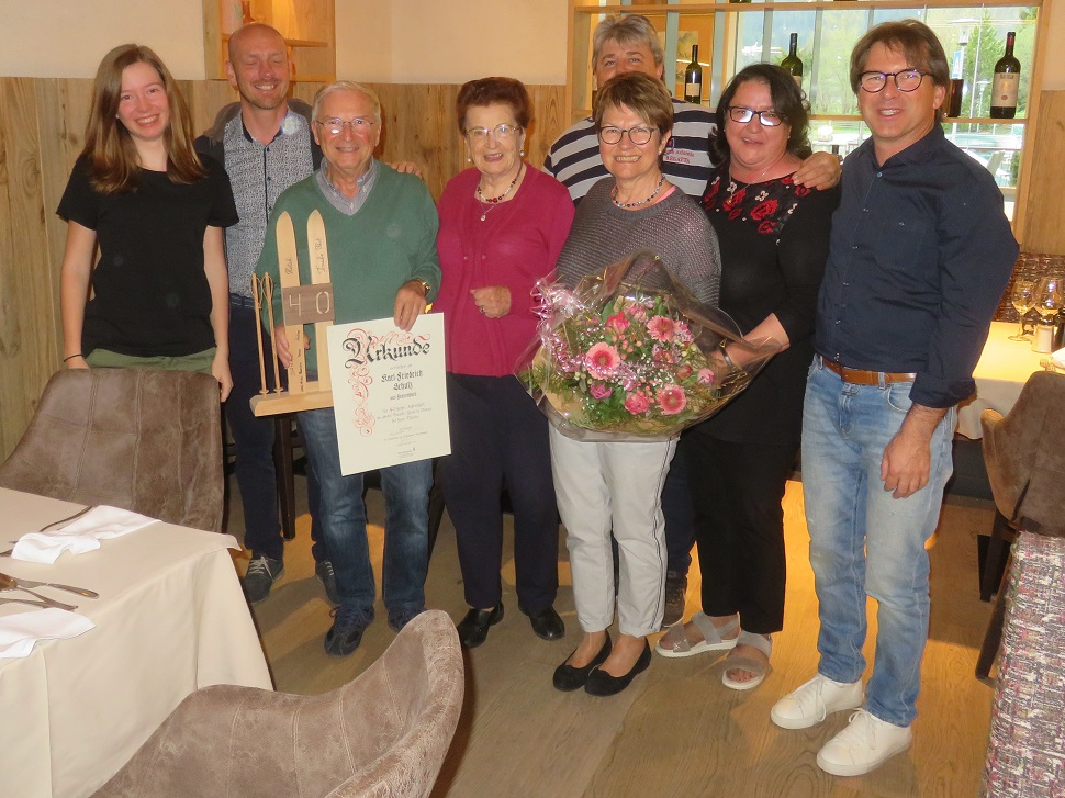2 Familien Theiner Schulz Ehrung für 40 Jahre Traube Post Oster Skiausfahrt